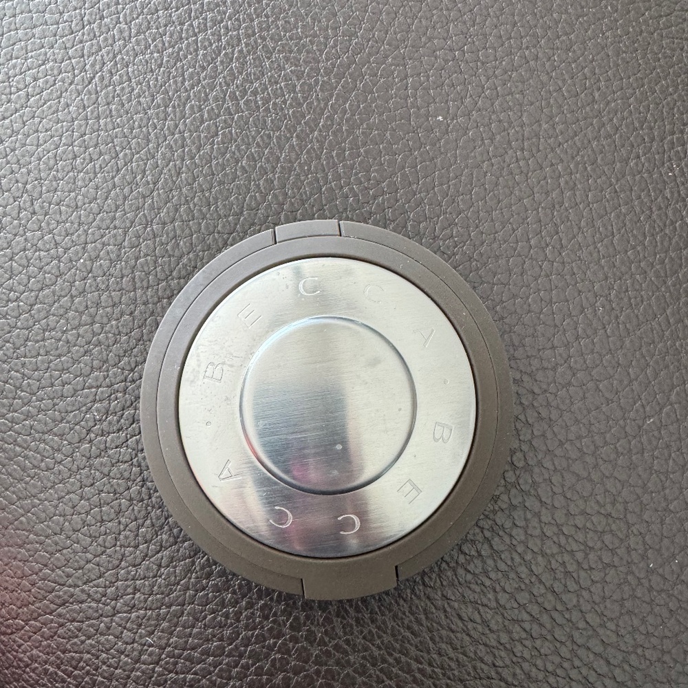 BECCA - Shimmering Skin Perfector Pressed Highlighter - Champagne Pop - NEW